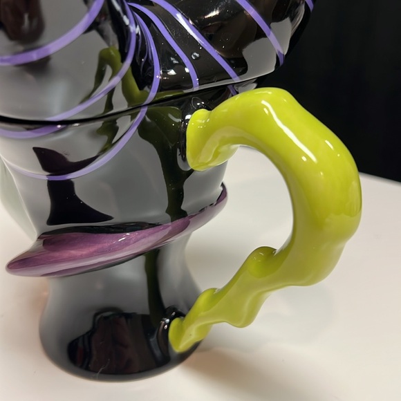 Disney Maleficent lidded mug - Picture 13 of 16